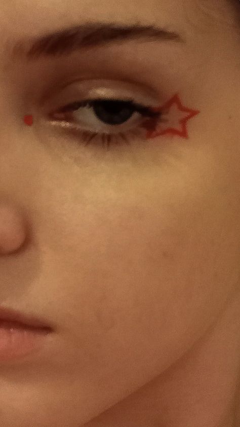 Red Under Eye Makeup Looks, Red Star Makeup, Boy Makeup Looks, Boy Makeup, Eyeliner Inspo, Hippie Makeup, Red Eyeliner, Funky Makeup, Eyeliner Ideas