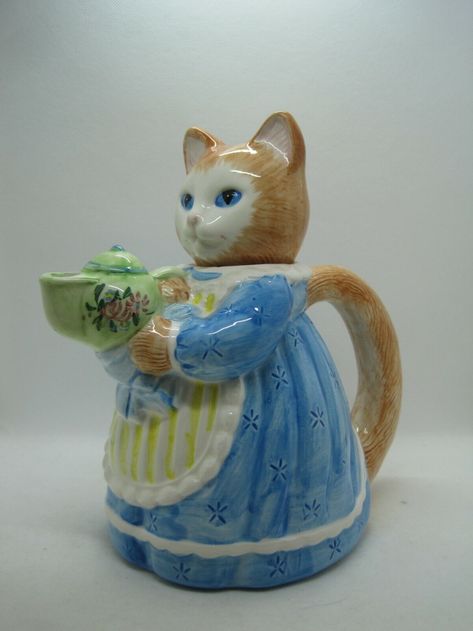 Funky Teapots, Teapot Ceramic, Cute Teapot, Cat Teapot, Tea Kettles, Mother Cat, Pretty Mugs, Ceramic Teapot, Ideas Hogar