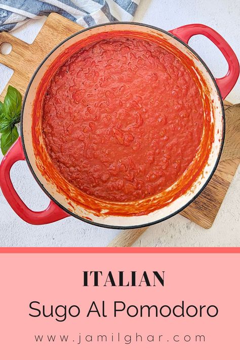 A dutch oven brimming with sugo and basil around it. Sugo Sauce Recipe, Homemade Italian Tomato Sauce, Italian Tomato Sauce Recipe, Sugo Sauce, Sugo Recipe, Pomodoro Sauce, Italian Tomato Sauce, Winter Meals, Comfort Casseroles