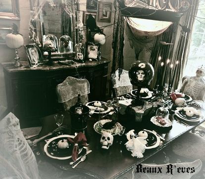 I created this Ghoulish Dining Room with items from the Dollar Store and discount stores. I think the effect is positively SCARY! Haunted Dining Room, Haunted House Cake, Halloween Dining Room, Haunted Mansion Halloween, Halloween Table, Halloween Inspiration, Halloween Haunt, Halloween Party Decor, Holidays Halloween