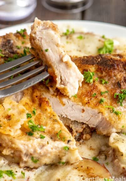 Pork Chop And Potatoes, Potato Bake Recipe, Pork Chop Casserole, Baked Pork Chops Oven, Pork Chops And Potatoes, Breaded Pork Chops, Easy Pork Chops, Easy Pork Chop Recipes, Pork Chop Dinner