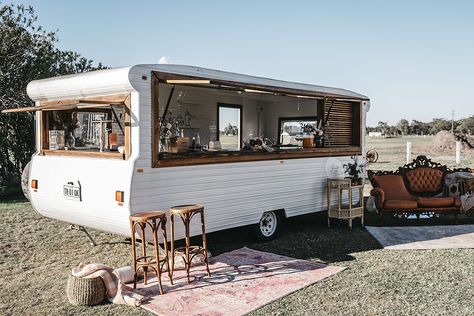 Float Bar, Traveling Bar, Boho Modern Wedding, Caravan Shop, Caravan Conversion, Foodtrucks Ideas, Camper Bar, Bar Trailer, Caravan Bar