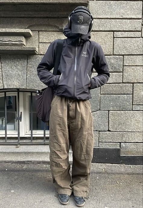 Gorpcore Fashion, Arcteryx Jacket, Streetwear Inspiration, Guy Fits, Concept Clothing, Snowboarding Outfit, Street Fashion Men Streetwear, Mens Outfit Inspiration, Neue Outfits