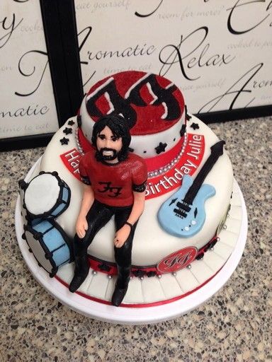 Dave grohl cake. Foo Fighters Cake, Dave Grohl Halloween, Foo Fighters Birthday Cake, Funny Dave Grohl Pictures, Goofy Cake, Foo Fighters Lyrics, Music Cake, Foo Fighters Dave Grohl, Memes Foo Fighters