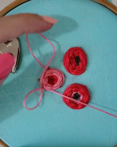 🌹Flashback to this colorful demonstration of 3 ways to do the "wagon wheel rose" stitch. I have the full video on my IGTV channel, on my… Wheel Rose Embroidery, Rose Stitch, Hoop Crafts, Embroidery Hoop Crafts, Crafts With Pictures, Embroidery Tutorial, Rose Embroidery, Wagon Wheel, Embroidery Tutorials