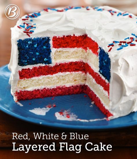 Celebrate the Fourth of July or Memorial day with a show-stopper cake! This recipe is much easier than you might think, perfect for anyone. Flag Cake Recipe, Citizenship Party, American Flag Cake, Patriotic Cake, Showstopper Cakes, Fourth Of July Cakes, 4 Cake, Flag Cake, Patriotic Desserts