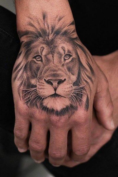 Lion Hand Tattoo Men, Hand Tattoo For Men, Tiger Hand Tattoo, Name Tattoo On Hand, Tattoo Main, Lion Hand Tattoo, Hand Tatto, Side Hand Tattoos, Skull Hand Tattoo