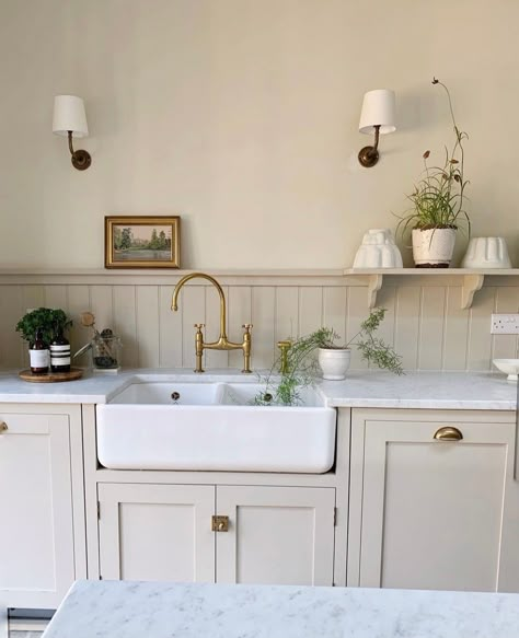 Schoolhouse White, Carrara Kitchen, Perrin And Rowe, Mat Ideas, Neutral Kitchen, Shaker Kitchen, Kitchen Extension, Cottage Kitchen, Kitchen Style