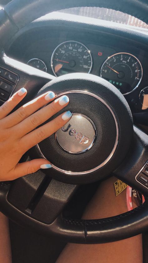 Jeep Cherokee Aesthetic, Jeep Interior Aesthetic, Jeep Compass Accessories, Blue Ombré Nails, Car Decorations Interior, Jeep Interior, 160 Titan, Jeep Things, Jeep Interiors