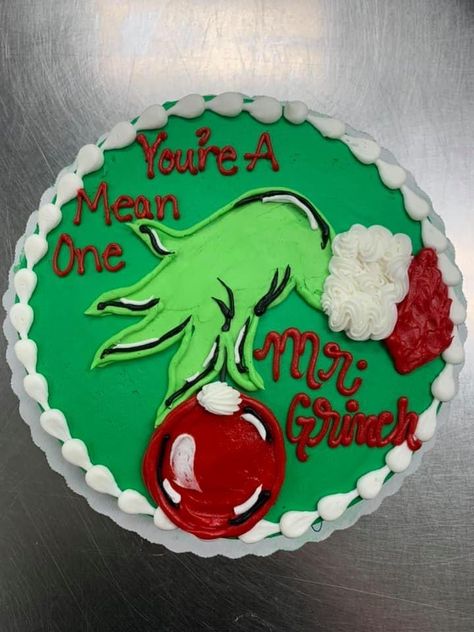 Grinch Buttercream Cake, Easy Grinch Cake Ideas, Grinch Sheet Cake, Grinch Birthday Cake Ideas, Grinch Birthday Cakes, Funny Christmas Cakes, Grinch 1st Birthday Cake, Grinch Cupcake Cake, Grinch Birthday Party Cake