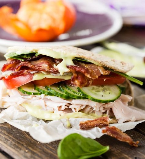 These Honey Avocado Turkey #Bacon Sandwiches are my daily lunch lately, so for anyone needing #healthylunch ideas, this is it! And the best part? It's really good! Turkey Bacon Sandwich, Bacon Sandwich Recipes, Honey Avocado, Bacon Sandwiches, Honey Turkey, Turkey Sandwiches Recipes, Easy School Lunches, Oh Sweet Basil, Bacon Sandwich