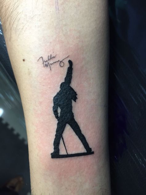 Queen Tattoo Band, Tattoos Inspired By Songs, Mercury Tattoo, Freddie Mercury Tattoo, Queen Tattoos, Tattoo Queen, Tattoo Pics, Movie Tattoo, Queen Tattoo