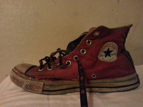 Shoes Reference Converse, Converse Beat Up, Beat Up Converse Aesthetic, Beat Up Sneakers, Beat Up Converse, Beat Up Shoes, Dyed Converse, Old Converse, Alt Shoes