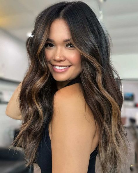 balayage Dark To Brown Balayage, Dark Hair With Brown Money Piece, Carmel Money Pieces On Dark Brown Hair, Dark Brown Hair Money Piece, Brown Money Piece Hair, Black Money Piece Hair, Money Piece On Brown Hair, Light Brown Money Piece On Dark Hair, Soft Money Piece Hair