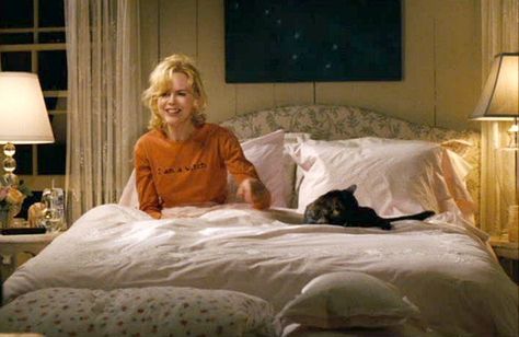 Isabel's bedroom in Bewitched movie Bewitched Movie House, Bewitched Cottage, Bewitched 2005, Bewitched Movie, Witchy Houses, Bewitched House, Quirky House, Feeling Crappy, White Cottage