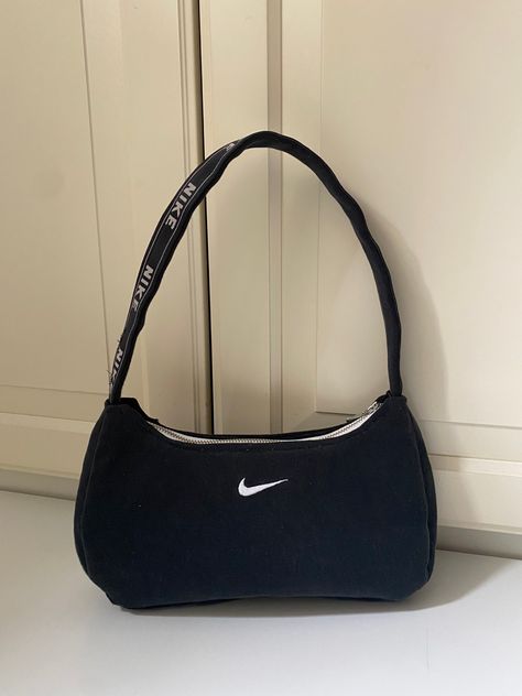 Vintage/reworked/upcycled nike shoulder bag Nike Shoulder Bag, Shoulder Bag Sewing, Upcycled Hoodie, Reworked Hoodie, Reworked Clothes, Reworked Nike, Reworked Clothing, Bag Sewing, Upcycled Fashion