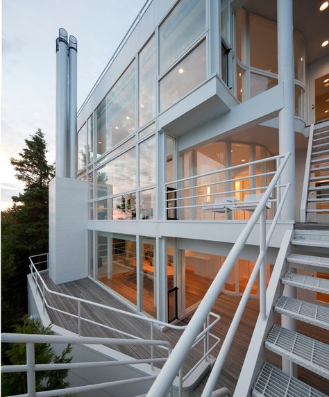 Richard Meier’s / Douglas House Richard Meier Architecture, Douglas House, Richard Meier, Santiago Calatrava, Architecture History, Outside Patio, Windows Exterior, Alvar Aalto, Building Exterior