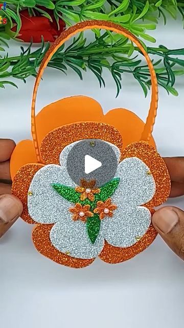 Bag Making Ideas, Glitter Paper Crafts, Happy Birthday Cards Handmade, Paper Bag Crafts, Diy Ribbon Flowers, Crafts Origami, Gift Bags Diy, Creative Bag, Diy Yarn Crafts