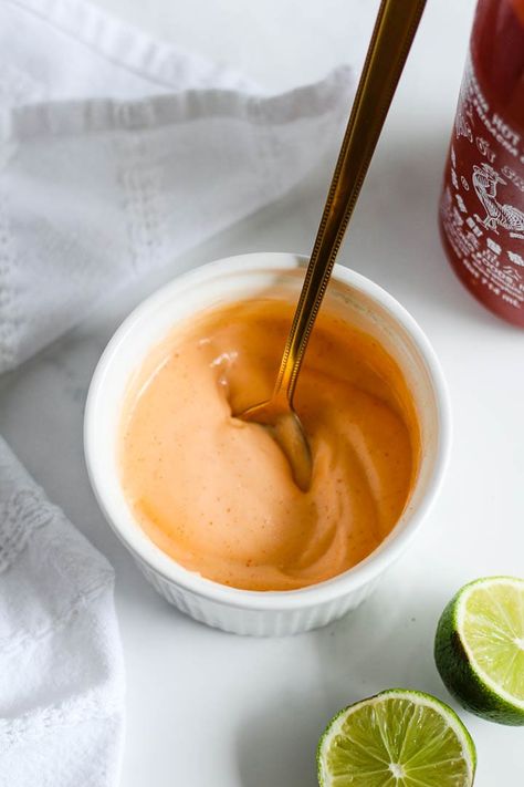 3-Minute Sriracha Mayo with Greek Yogurt Sriracha Mayo Recipe, Shrimp Dipping Sauce, Creamy Dipping Sauce, Mango Chia Pudding, Bang Bang Sauce, Greek Yogurt Sauce, Vanilla Chia Pudding, Homemade Fries, Sriracha Mayo