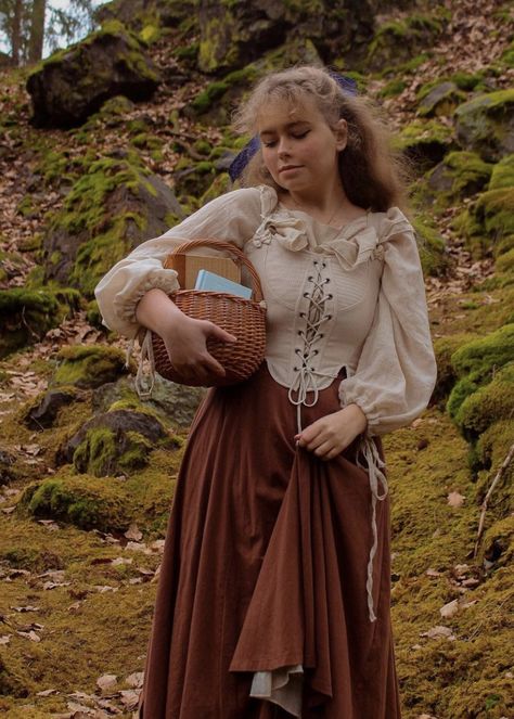 Village Core Outfit, Village Outfit Aesthetic, Hobbit Outfit, Hobbit Core, Hobbit Life, Country Wardrobe, Mushroom Outfit, Knight Outfit, Cottage Core Dress