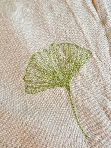 Lemko Embroidery, Ginkgo Leaf Embroidery, Ginko Embroidery Pattern, Ginko Leave, Ginkgo Pattern, Towel Embroidery Designs, Embroidery Napkins, Ginkgo Leaves, Embroidery Leaf