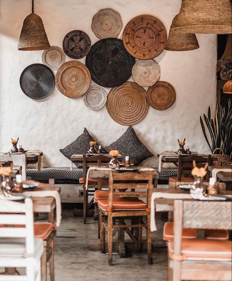 Low Cost Restaurant Design, African Coffee Shop, Jamaican Restaurant Design, Retro Restaurant Aesthetic, Boho Restaurant Interior Design, Boho Cafe Decor, African Restaurant Design, Boho Cafe Interior, Trendy Restaurant Design