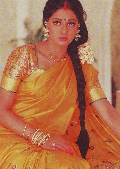 Sridevi in her last scene from Chandni Sridevi Kapoor, Retro Bollywood, Latest Model Blouse Designs, Bollywood Hairstyles, Indian Photoshoot, Saree Photoshoot, Vintage Bollywood, Desi Fashion, Bollywood Celebrities