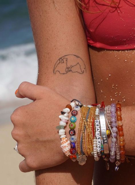 Lexi Hildago Tattoo, Lexi Hidalgo Earth Tattoo, Tattoos To Get While Traveling, Beach And Sun Tattoo, Half Globe Tattoo, Summer Tattoo Aesthetic, Summer Minimalist Tattoo, Half World Tattoo, Lexi Hildago Nails