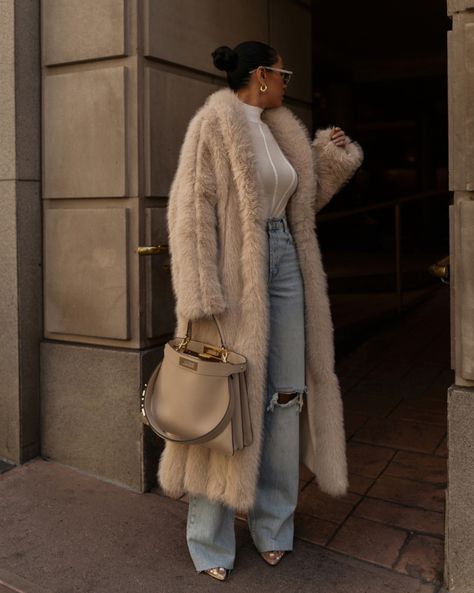 Divine Frequency, Mode Harajuku, Fur Coat Outfit, Looks Country, Winter Fashion Outfits Casual, Winter Outfits Cold, Outfit Chic, Paris Outfits, Looks Street Style