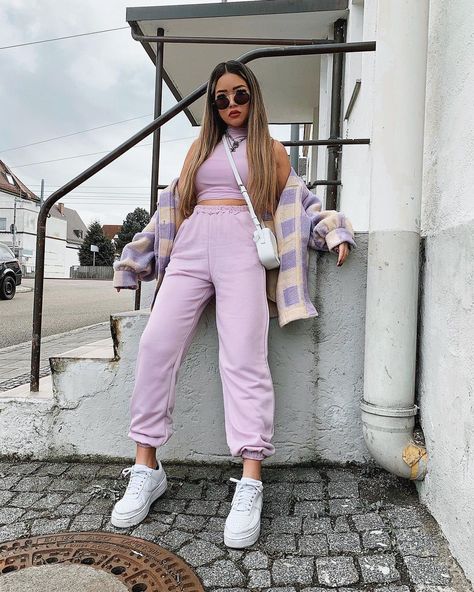 10.4k Likes, 164 Comments - D A N I ✨ (@arrestthisgal) on Instagram: “[anzeige|ad] lilac. 💜 top & joggers: @missyempire ~ linked on story. #missygirls #missyempire” Lilac Top, Cuffed Joggers, Casual Joggers, Womens Fleece, Loose Pants, Fleece Joggers, High Waisted Trousers, High Waisted Pants, Trousers Women