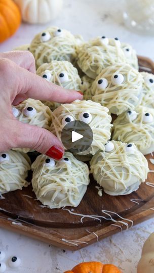 106K views · 8K reactions | Can I still call these cake pops if they don’t have a stick?! 😅

The recipe/tutorial for these is linked in my bio or you can google chelsweets mummy cake pops 🤍 #mummy  #cakepop #halloween | Chelsey White Mummy Cake, Halloween Cake Pops, 100k Views, Recipe Tutorial, Halloween Mummy, Fall Food, Halloween Snacks, Halloween Cakes, A Stick