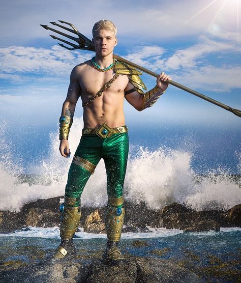 Gay Halloween Costumes, New Aquaman, Aquaman Cosplay, Body Painting Men, Superhero Man, Cosplay Boy, Mermaid Halloween, Superhero Cosplay, Awesome Cosplay