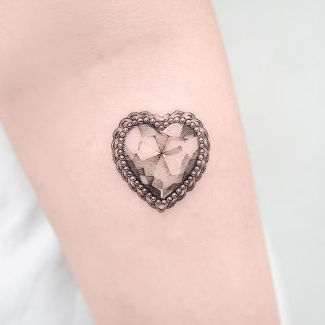 Gem Tattoo Black And White, Jewelry Tattoo Designs, Gem Tattoo, Filigree Tattoo, Magic Runes, Jewel Tattoo, Crystal Tattoo, Ankle Tattoos For Women, Flower Wrist Tattoos