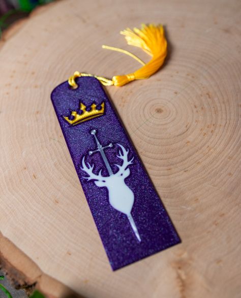 Keep your place in your favorite books with this Throne of Glass inspired 3D printed bookmark!
#throneofglass #fantasybooks #bookmarks #bookish Throne Of Glass Bookmark, Glass Bookmark, Crescent Moon And Star, Jessica Williams, Customizable Gifts, Moon And Star, Throne Of Glass, Book Binding, Star Charms