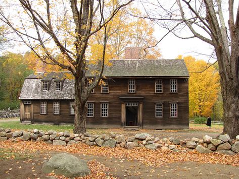 Lexington And Concord, Primitive Houses, Early American Homes, Colonial House Exteriors, Battle Field, Saltbox Houses, Primitive Homes, Frame Structure, New England Homes