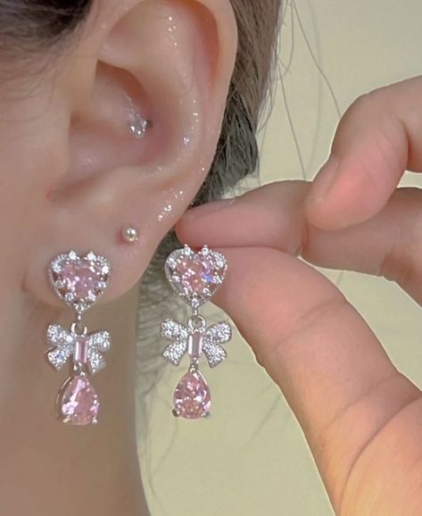 pretty pink earrings Pretty Ear Piercings, Earrings Heart, Magical Jewelry, Jewelry Accessories Ideas, Girly Accessories, Classy Jewelry, Fancy Jewellery, Jewelry Lookbook, Silver Stud Earrings