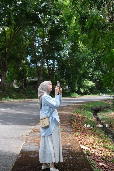 #hijabinspiration #gamismurah #jilbab #modelhijab #photogram #hijabfashion #hijabootd #hijabers #Fashion #hijabvideo Ootd Muslim, Outfit Ngampus, Rok Outfit, Ootd Simple, Outfit Hijab Casual, Stylish Outfits Casual, Hijab Style Tutorial, Muslim Fashion Hijab Outfits, Muslim Outfits Casual