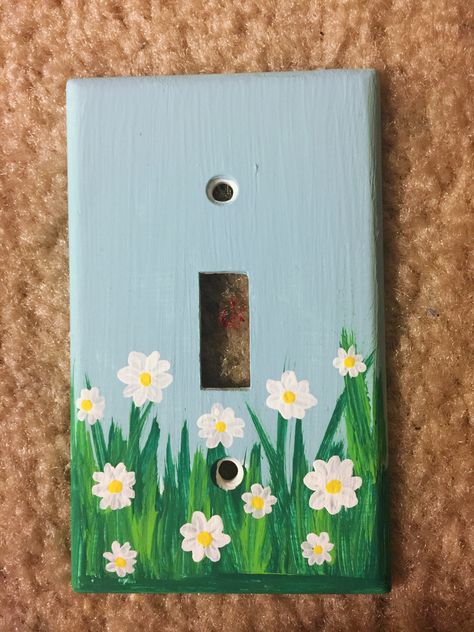 Cute Ways To Paint Your Light Switch, Painted Wall Outlets, Lightswitch Ideas Painting Cute, Painted Outlet Covers Aesthetic, Outlet Covers Ideas Paint, Painting Lightswitch Ideas, Light Switch Covers Diy Paint Aesthetic Easy, Simple Door Painting Ideas, Painting Light Switch Covers Ideas