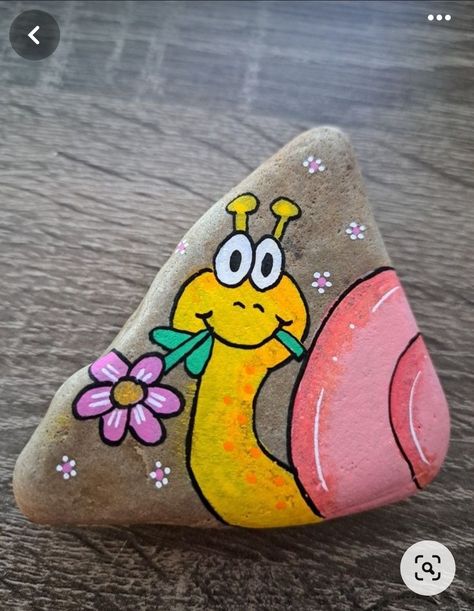 Snail Painted On Rock, Snail Painted Rock, Rock Crafts Diy, Frog Rock, Brick Crafts, Rock Painting Flowers, Diy Rock Art, Painted Rocks Kids, Painted Rocks Craft