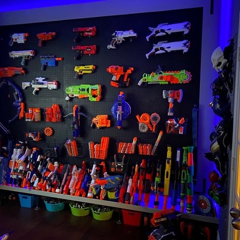 Nurf Wall, Nerf Wall Boy Rooms, Nerf Pegboard Wall, Nerf Bedroom Ideas, Nerf Room Ideas Boys, Nerf Wall Storage, Nerf Organization Ideas, Fortnite Room Ideas For Boys, Hunting Theme Room