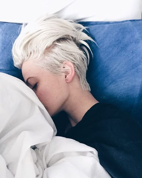 Come cuddle me. Brittenelle Fredericks, New Short Haircuts, Androgynous Hair, Cute Simple Hairstyles, Long Pixie, Cute Hairstyles For Short Hair, Cut My Hair, Pixie Hairstyles