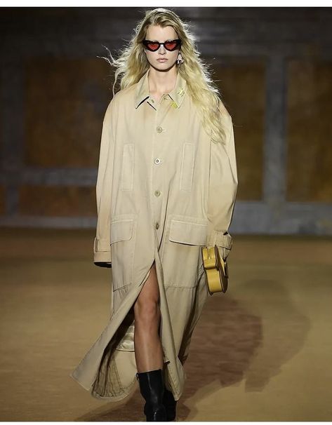 Day Clothes, 2024 Runway, Coach Fashion, Fashion Newsletter, Casual Glam, Winter Fashion Outfits Casual, Couture Outfits, Outwear Women, Spring Summer Trends