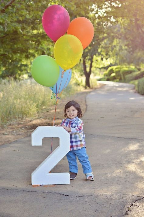 I just have find a really large #3 ...cute photo 2nd Birthday Photoshoot, 2nd Birthday Pictures, 2nd Birthday Photos, Birthday Photo Ideas, Boy Photo Shoot, Toddler Photos, Birthday Pics, Toddler Photography, Birthday Photo Shoot