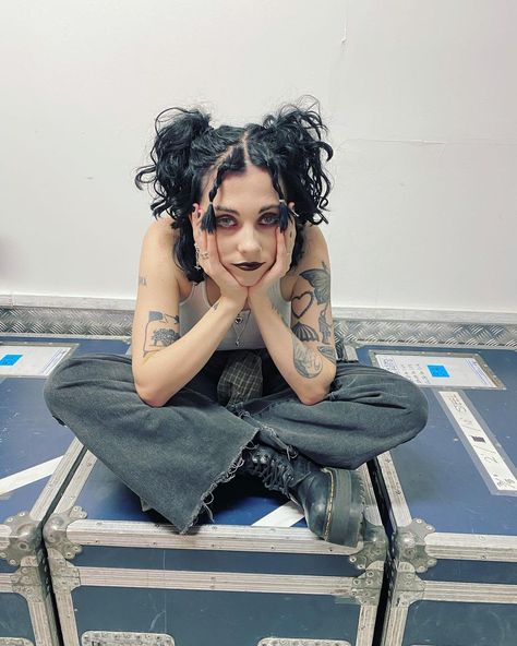 HBG on Instagram: “jet lag” Heather Baron Gracie, Pale Waves, Grown Out Pixie, Fancy Fits, Aesthetic People, Pixie Hairstyles, Purple Hair, Pretty Woman, Hair Inspo