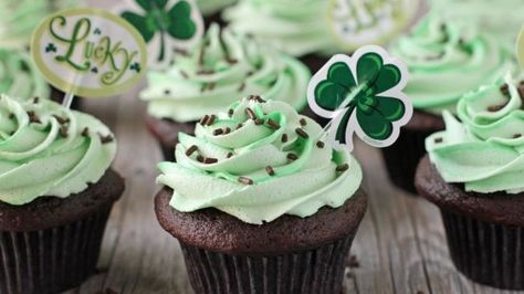 St. Patrick's Day Cupcakes St Patty Cupcakes, Saint Patricks Cupcakes, Irish Cupcakes St Patrick's Day, Saint Patrick's Day Cupcakes, St Patricks Day Baked Treats, St Patrick Cupcakes Ideas, St Patricks Day Bakery Ideas, St Patrick Cupcakes, St Patrick’s Day Sweets