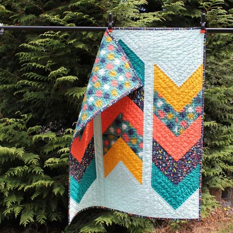 Teacher Quilt, Teen Quilts, Quilts Designs, Chevron Quilt Pattern, Arrow Quilt, Herringbone Quilt, Fat Quarter Quilt, Half Square Triangle Quilts, Geometric Quilt