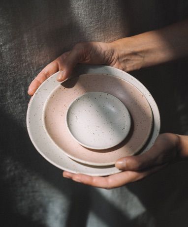 Plate Photography Styling, Pottery Photography Styling, Plates Photography Styling, Ceramic Photography Ideas, Plate Photography Ideas, Pottery Plates Designs, Ceramics Photoshoot, Pottery Photoshoot, Plates Photography