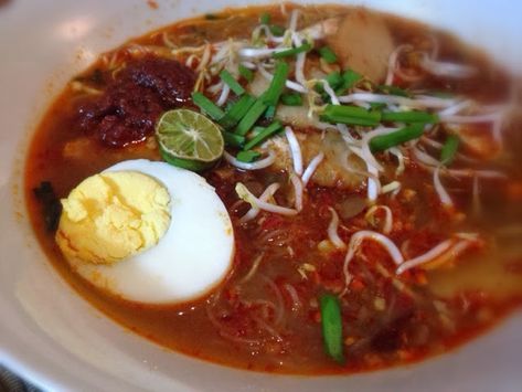 Noodles And Gravy, Mee Siam, Nyonya Food, Vermicelli Noodles, Dried Shrimp, Singapore Food, Malaysian Food, Fried Tofu, Fish Cake