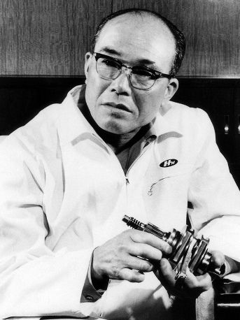 Soichiro Honda made the No.1 engine of the world. Honda Wing, Honda F1, Soichiro Honda, Honda Vehicles, Two Wheeler, Best Motorbike, Honda Cub, Honda Bikes, Motorcycle Manufacturers