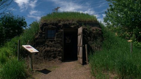 After a year of virtual pageants and festivals, many events are coming back "live" this summer. That includes a celebration of perhaps Minnesota’s most famous prairie family. Walnut Grove, Laura Ingalls Wilder, City Model, House Fan, Laura Ingalls, Trials And Tribulations, Little House, Model Railroad, Real Pictures